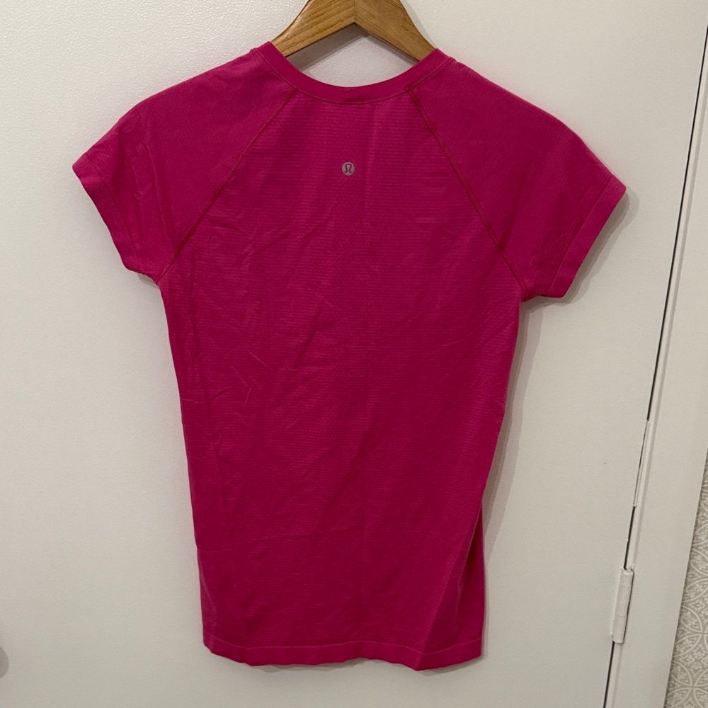 lululemon athletica Vibrant Pink Short Sleeve Tee - Picture 3 of 4